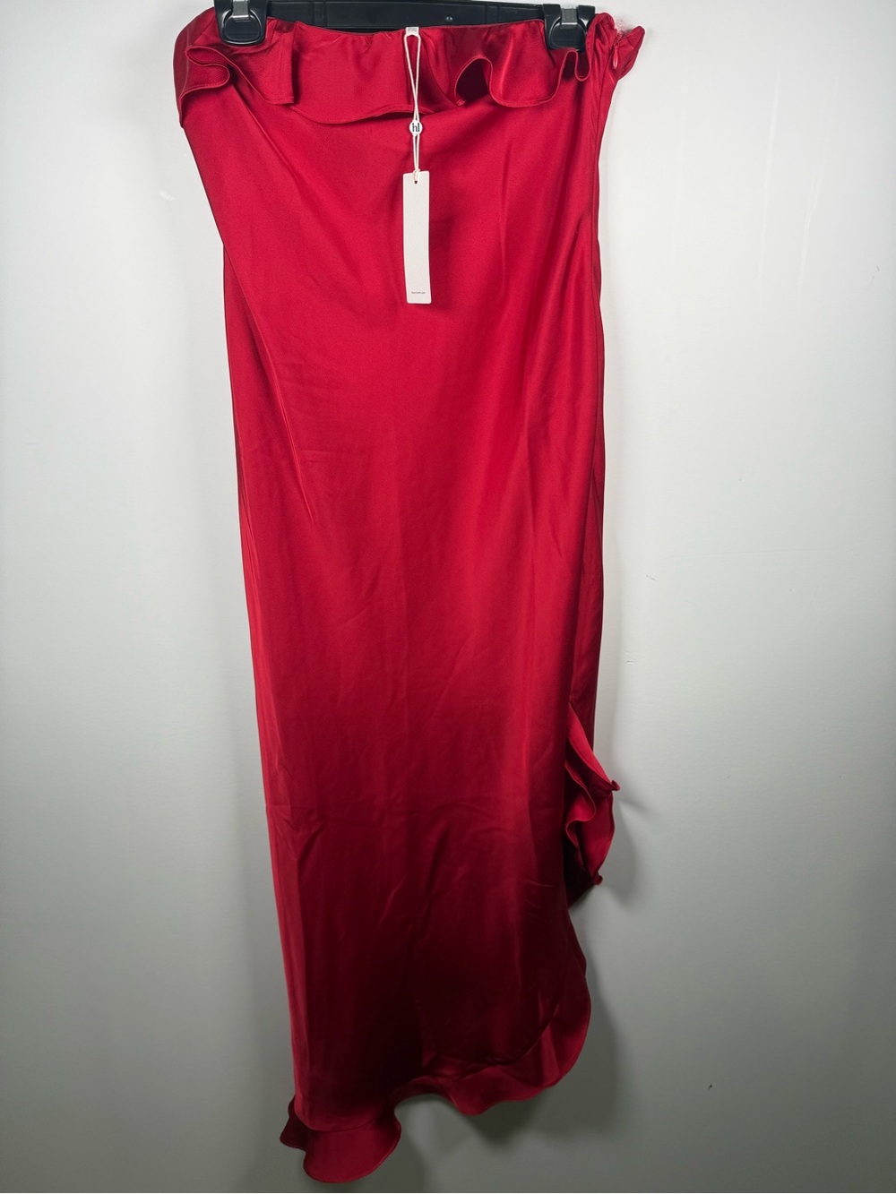 HEARTLOOM | BNWT Red Strapless Ruffle Dress Size S
